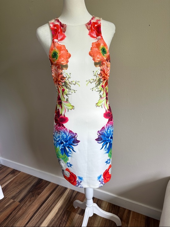 Bobbi Rocco Dresses & Skirts - Bobby Rocco White Floral Bodycon Mini Dress with Vibrant Bloom Print